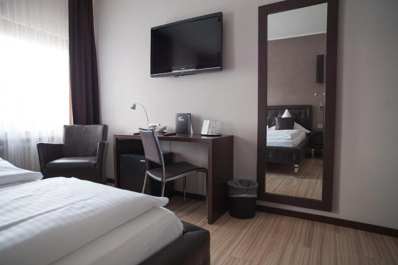 Double Room image 3