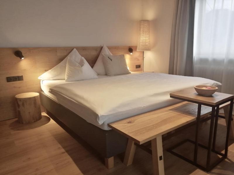 Double Room with Balcony image 3