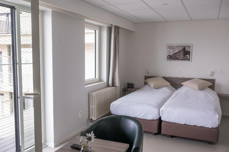 Superior Twin Room image 1