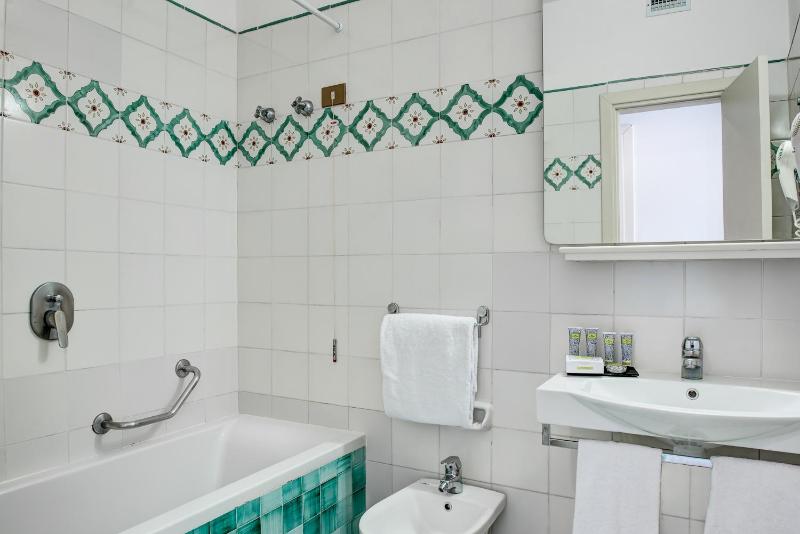 Classic Single Room image 3