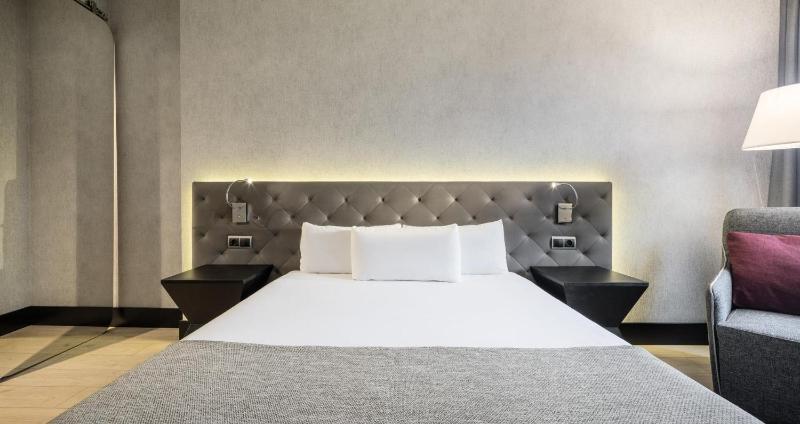 Double or Twin Room image 3