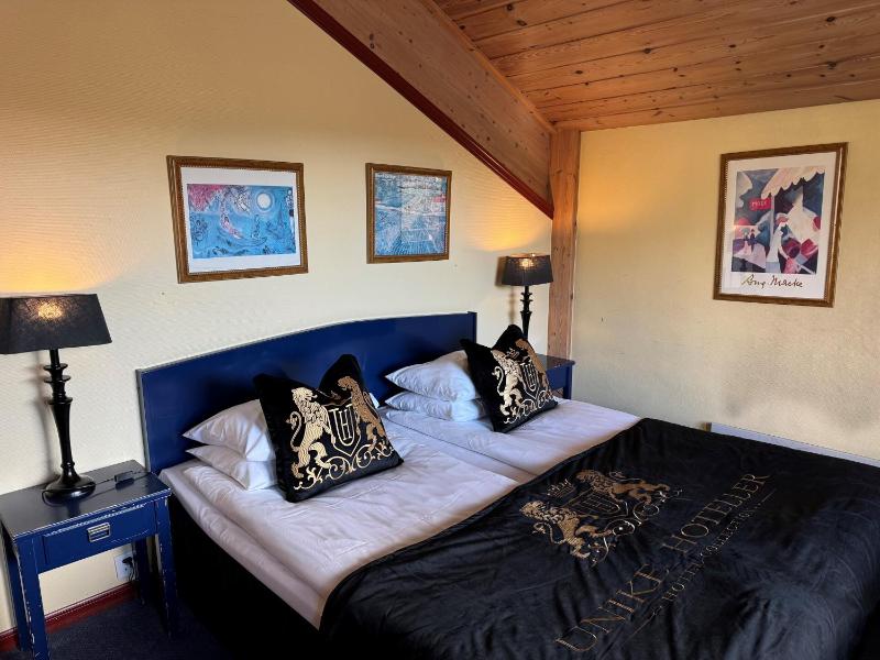 Standard Family Room image 3