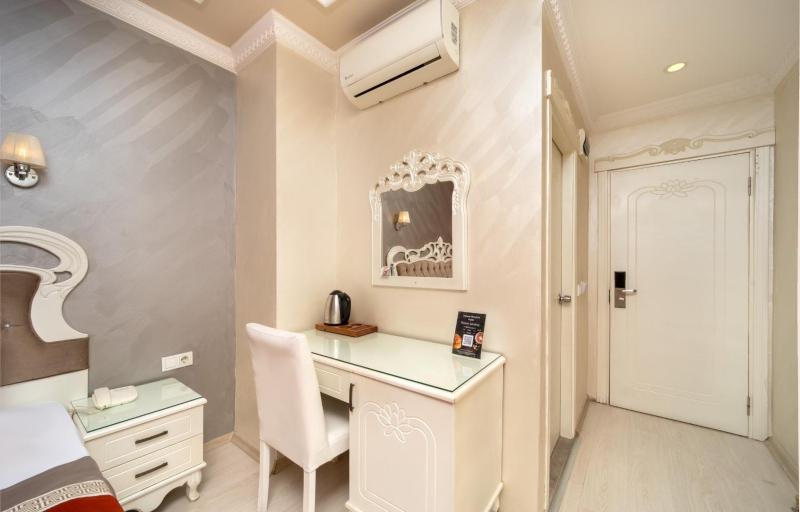 Economy Double Room image 2
