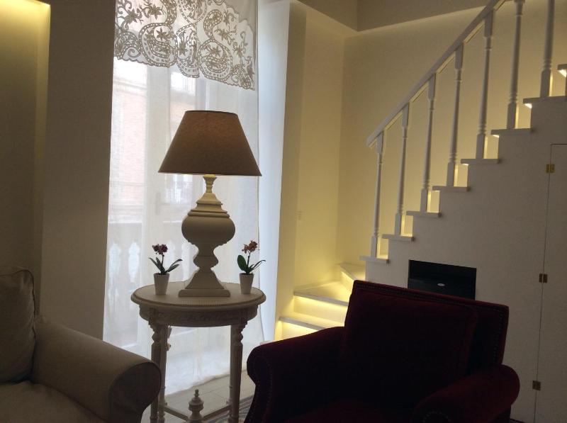 Junior Suite with Balcony - Split Level image 3