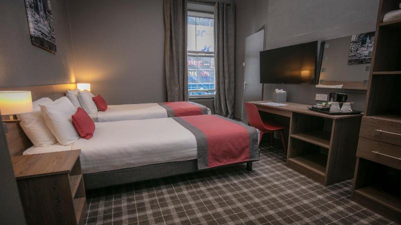 Standard Twin Room image 4