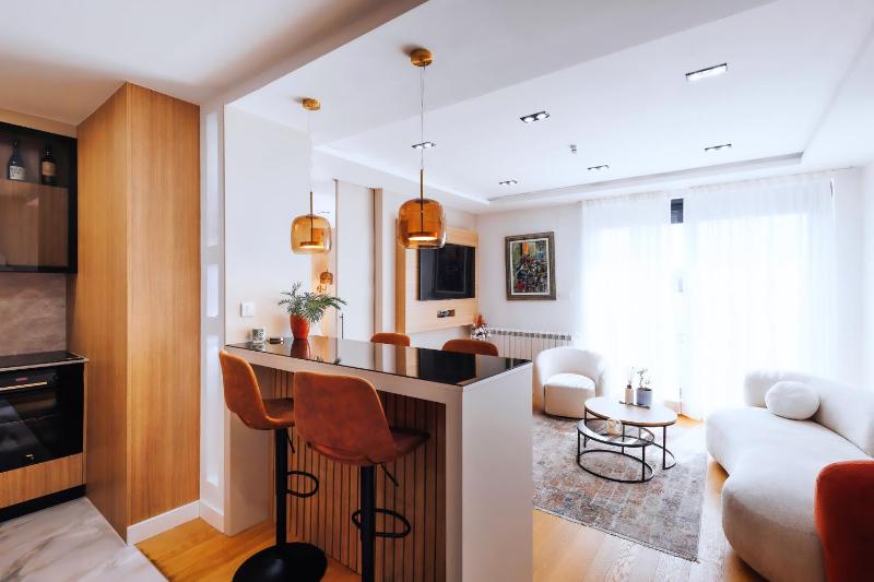 Belgrade Rooftop Experience Modern Luxury & Views - image 1