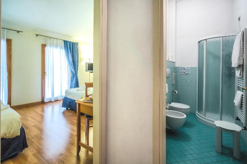 Triple Room with Private Bathroom image 4