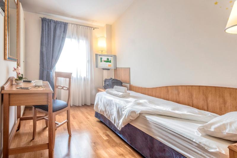 Quadruple Room with Private Bathroom image 2