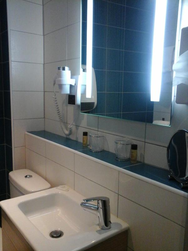 Classic Double Room image 4