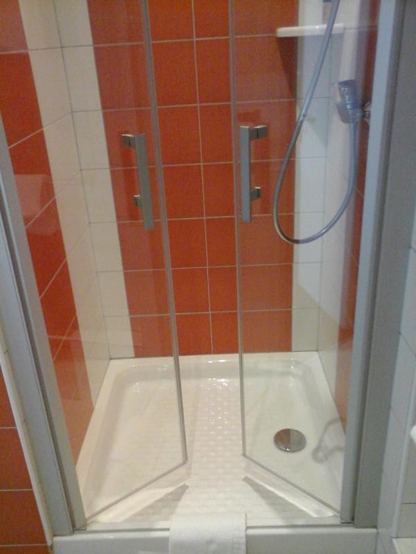 Classic Double Room image 2