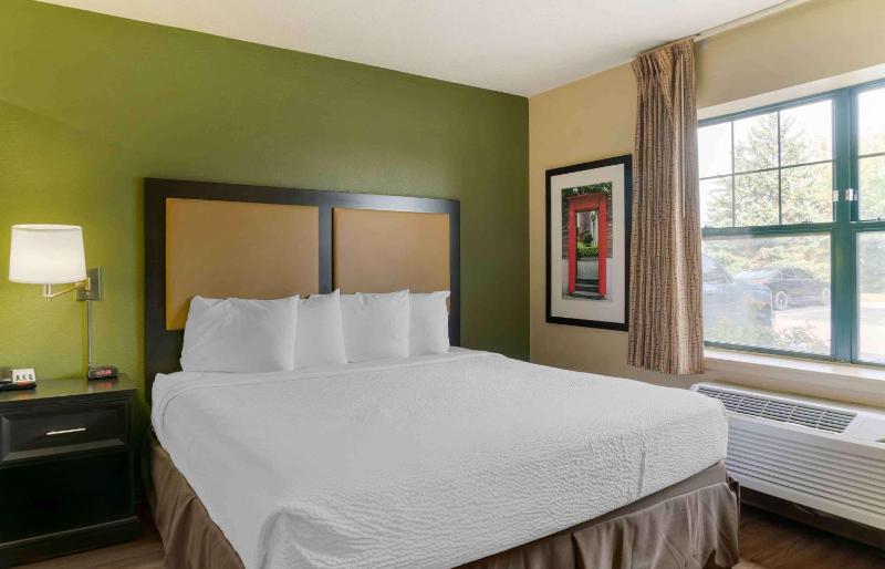 Studio with 1 King Bed - Non-Smoking image 1