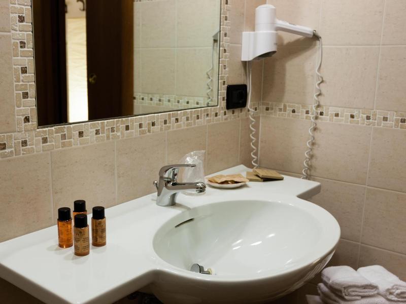 Junior Suite with Balcony image 4