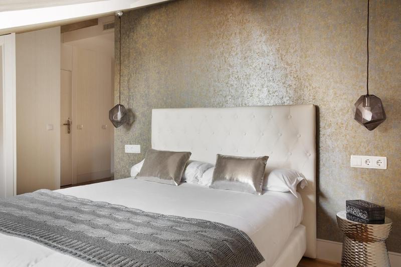 One-Bedroom Standard Apartment image 1