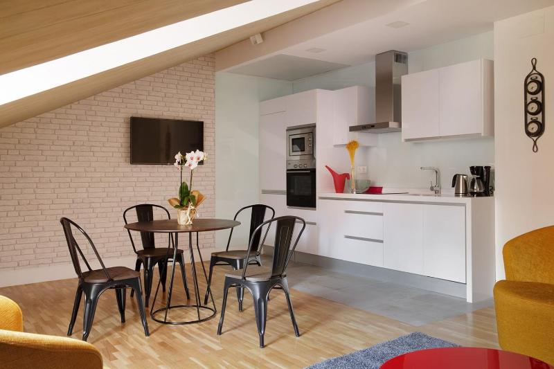 One-Bedroom Standard Apartment image 3