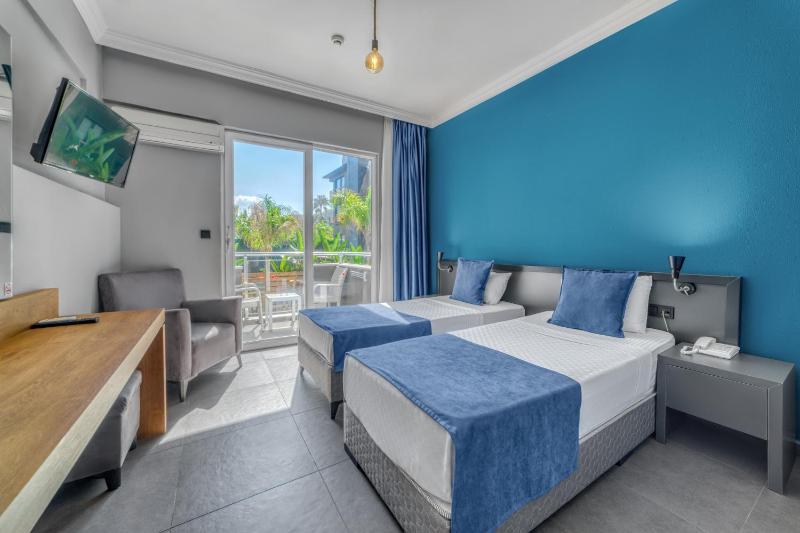 Double or Twin Room image 3