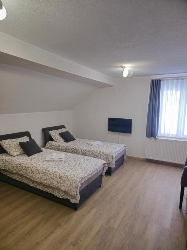 Apartment with Mountain View image 1