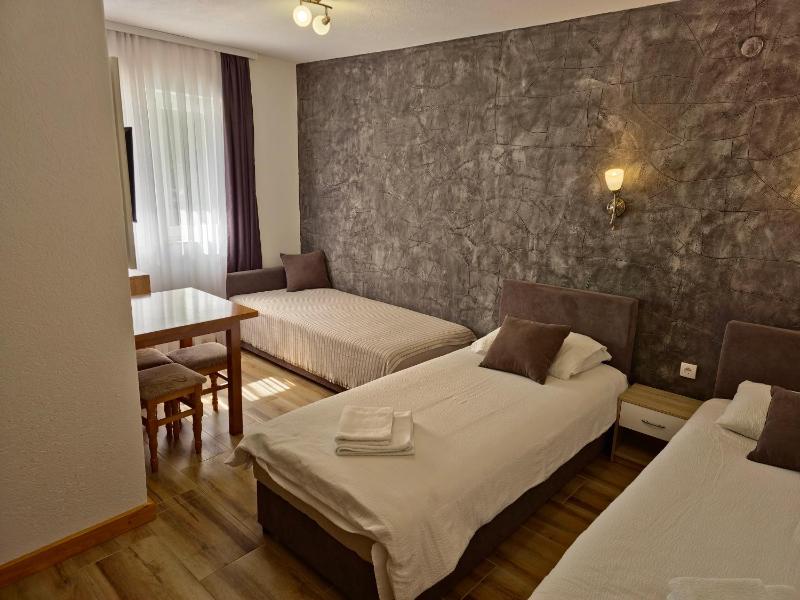 Standard Triple Room image 1