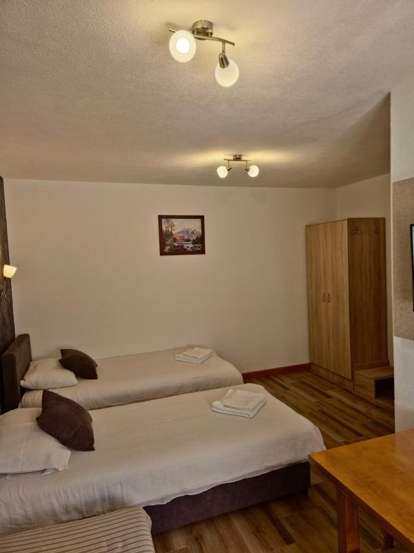 Standard Triple Room image 4