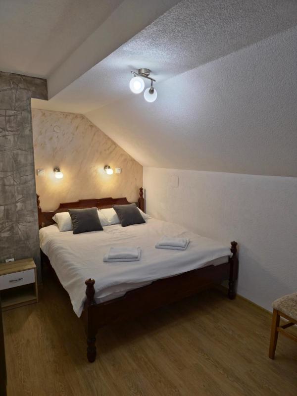 One-Bedroom Apartment image 3