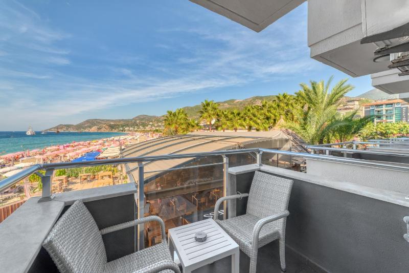 Double or Twin Room with Side Sea View image 2
