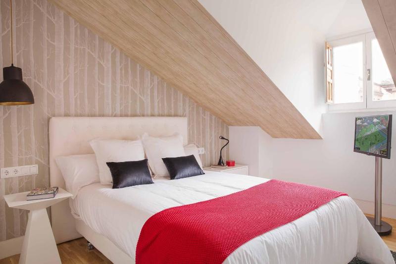 One-Bedroom Standard Apartment image 3