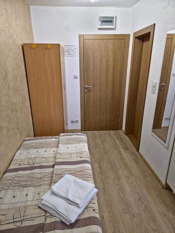 Studio Apartment image 3