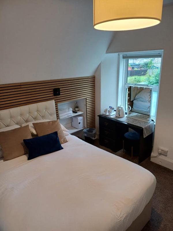 Double Room with Private Bathroom image 4