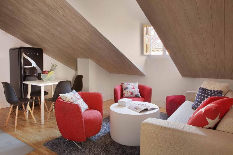 One-Bedroom Standard Apartment image 3