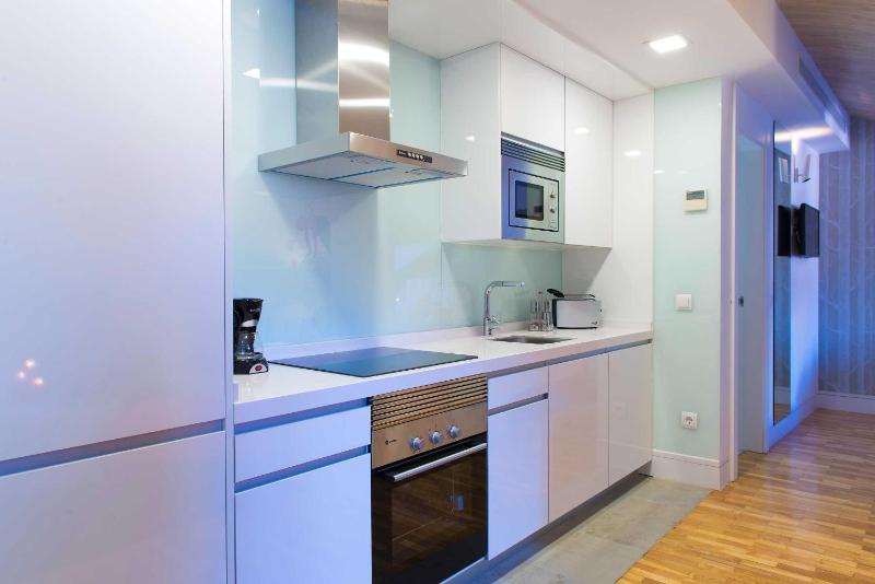 One-Bedroom Standard Apartment image 4