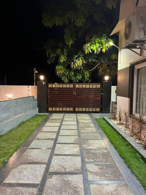 Seaside Serenity modern luxury stay at Ecr - image 15