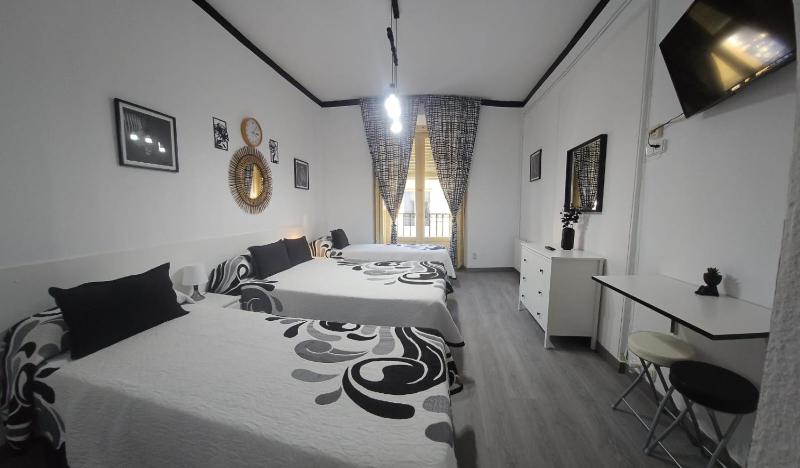 Quadruple Room image 4