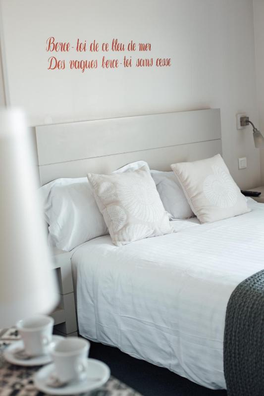 Double Room with Sea View image 3