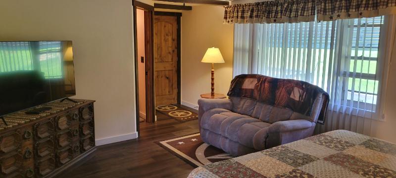 King Room with Balcony image 2