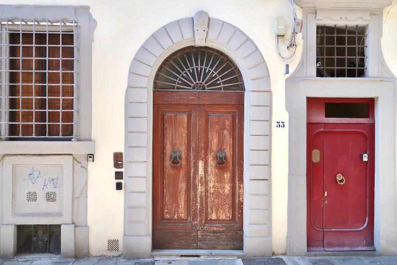 Peaceful flat with yard Near Duomo - image 1