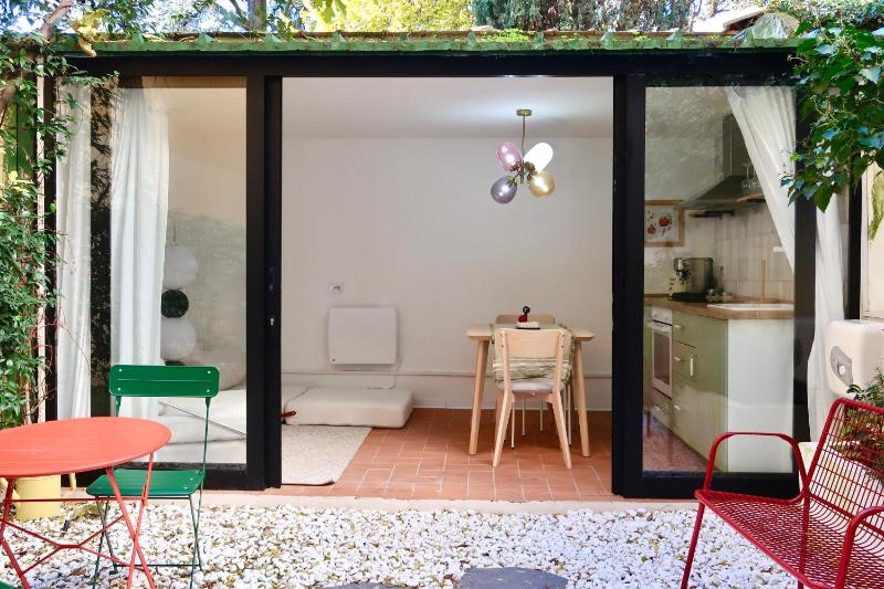 Peaceful flat with yard Near Duomo - image 6