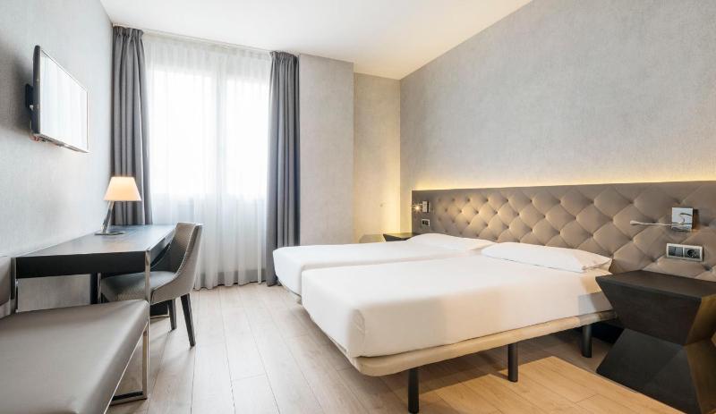 Double or Twin Room image 2