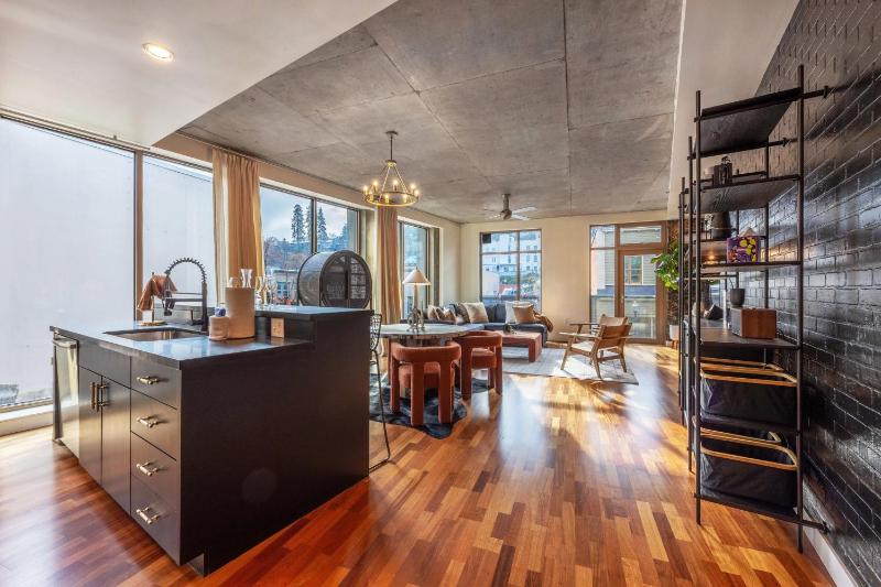 One-Bedroom Apartment image 1