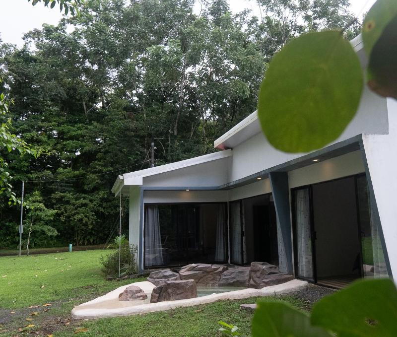 Holly House La Fortuna - image 3