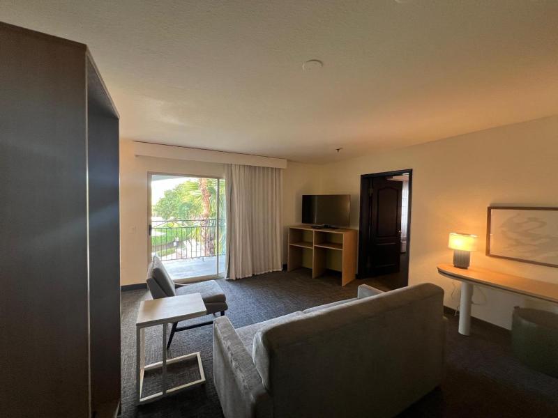 King Suite with Pool View Patio image 3