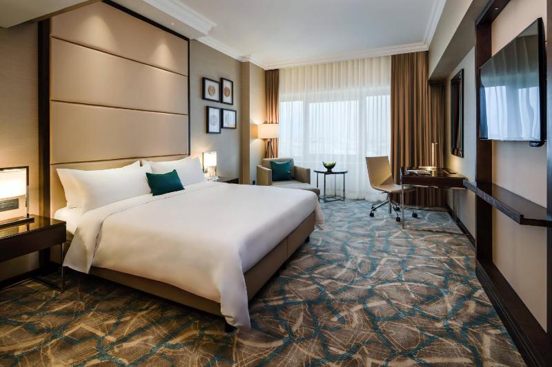 Executive Room with Executive Lounge Access image 3