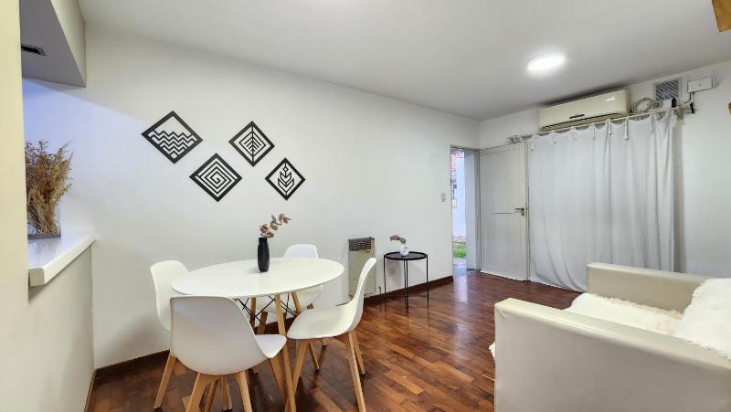 Departamento PB patio y asador privados - NUEVO SERVICIO Estacionamiento 24hs INCLUIDO no camioneta- Cerca de hotel Quinto Centenario Nuevocentro shopping Hospital Clinicas y Club Universitario Córdoba Sede central - image 6