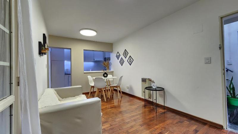 Departamento PB patio y asador privados - NUEVO SERVICIO Estacionamiento 24hs INCLUIDO no camioneta- Cerca de hotel Quinto Centenario Nuevocentro shopping Hospital Clinicas y Club Universitario Córdoba Sede central - image 16