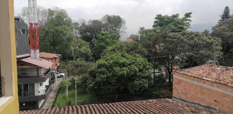 Cuarto con cuarto de baño y terraza - image 7