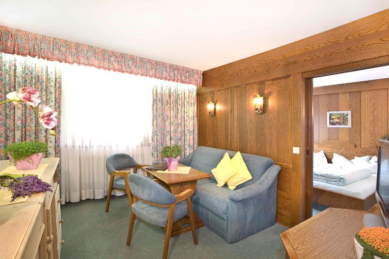 One-Bedroom Apartment image 3
