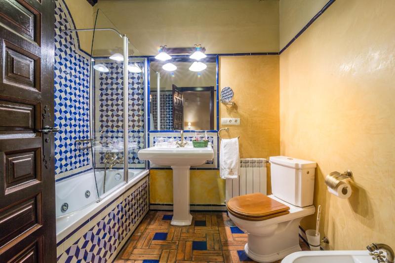 Deluxe Family Room image 3