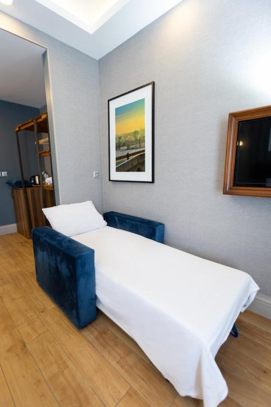 Deluxe Double Room image 2