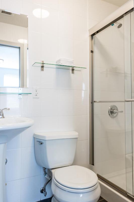Standard Twin Room image 3