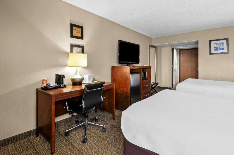 Double Room with Two Double Beds - Non-Smoking image 4