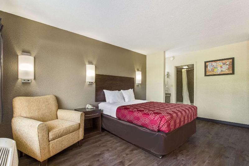 Queen Room - Non-Smoking image 1