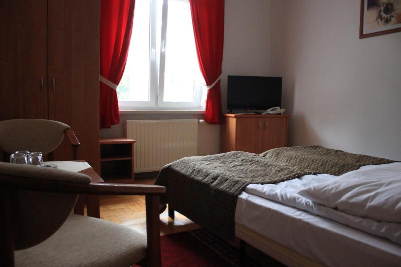 Double Room image 3